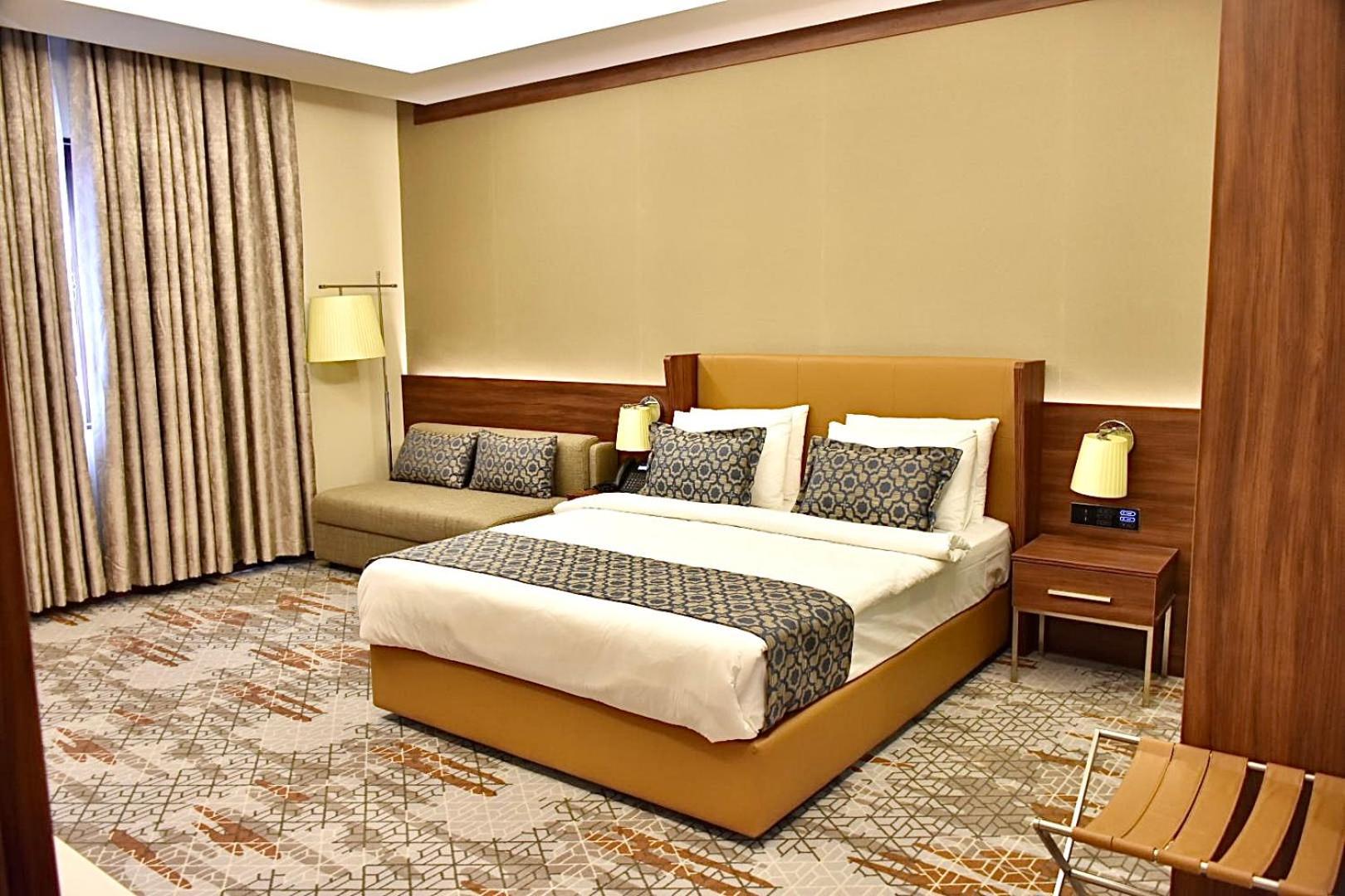 Royal Vista Hotel 3*
