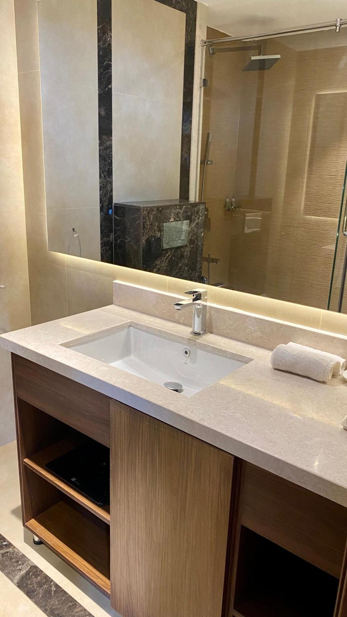 Royal Vista Hotel 3*